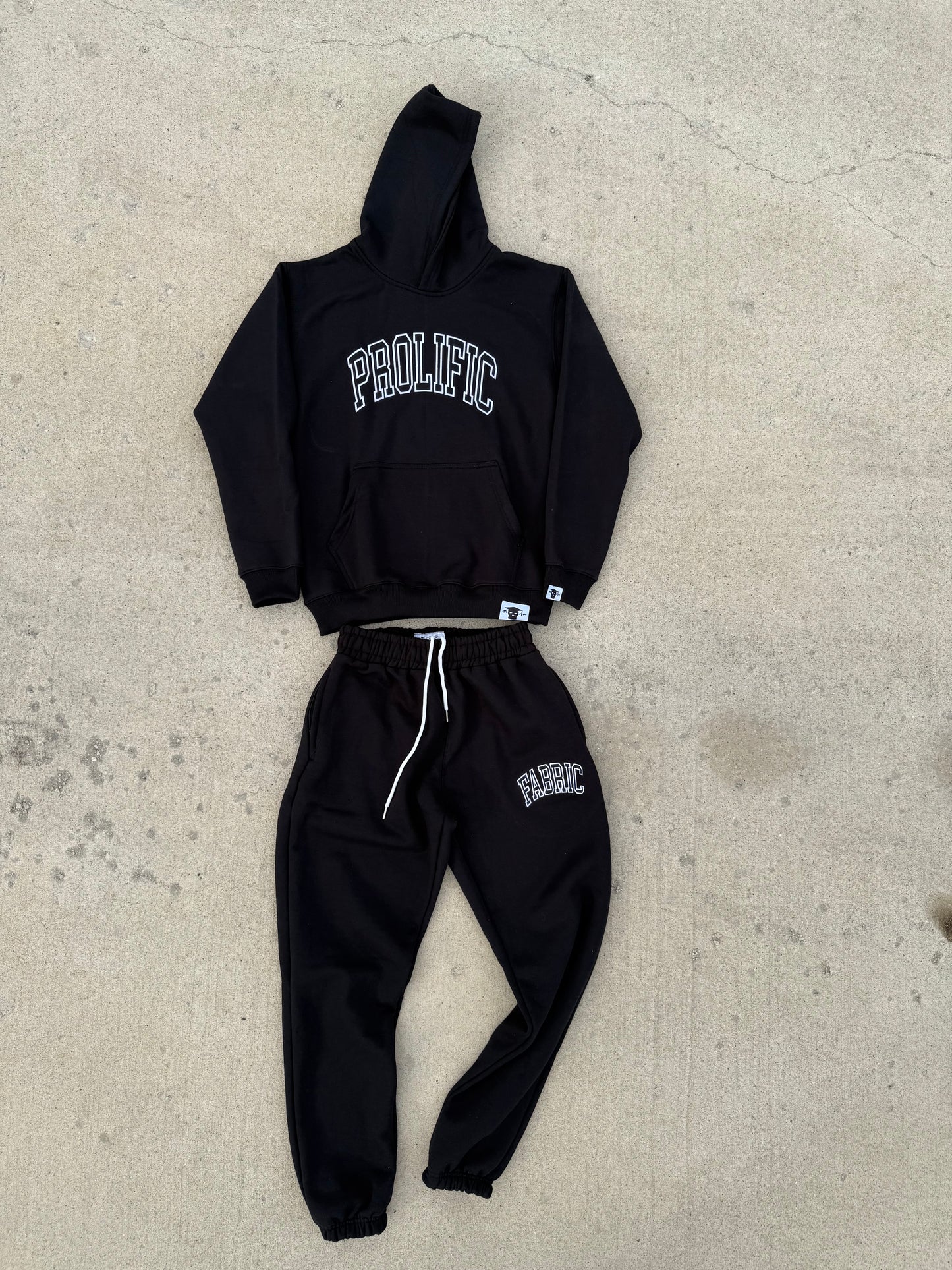 PF ESSENTIAL SWEATSUIT