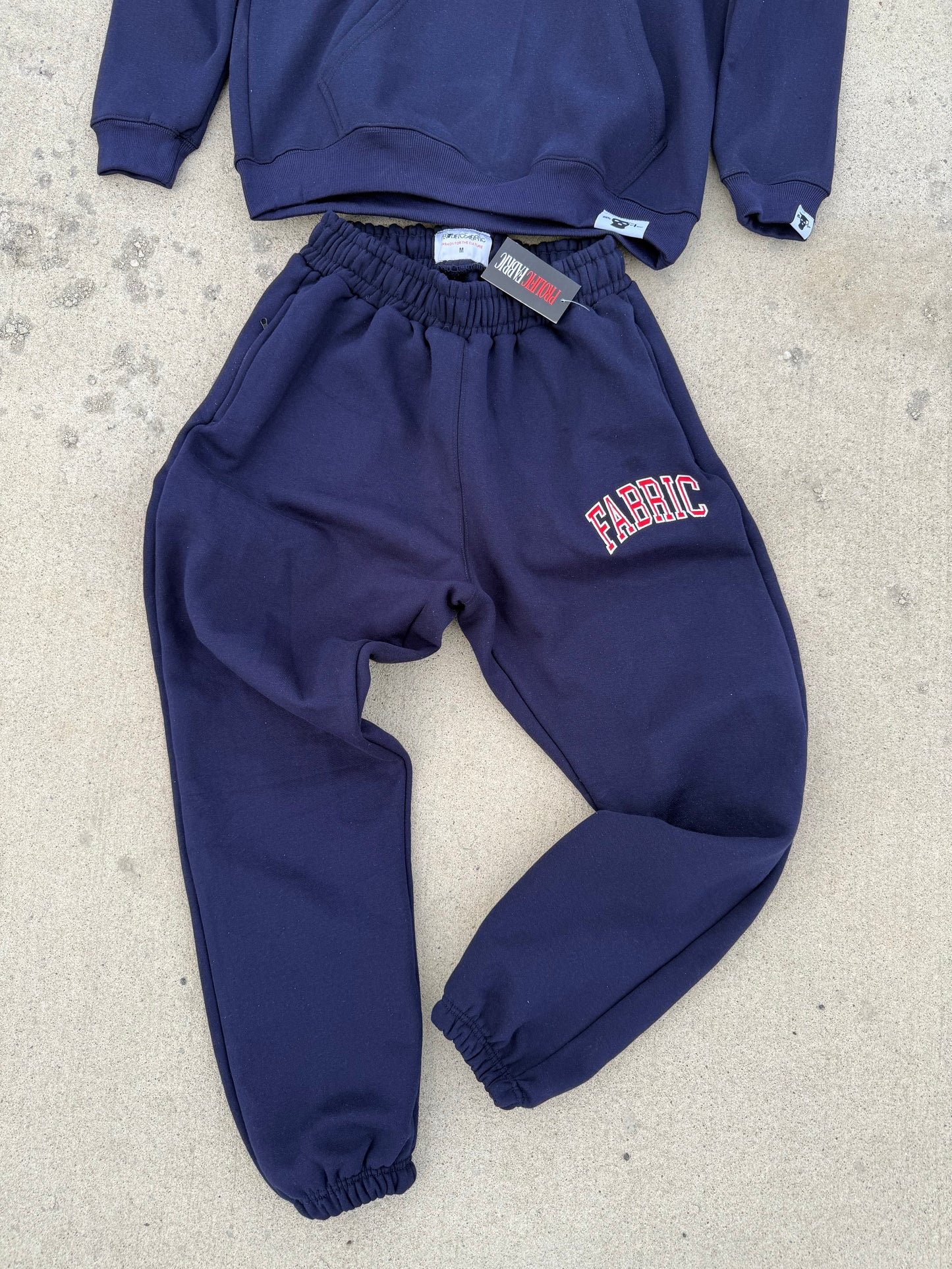 PF ESSENTIAL SWEATSUIT